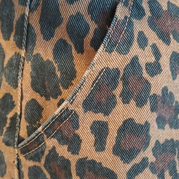 Hayden Brown Leopard Print Denim Skirt Size Large - Picture 3 of 6